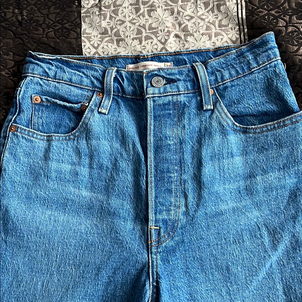 Levi’s Ribcage Straight Ankle Jeans